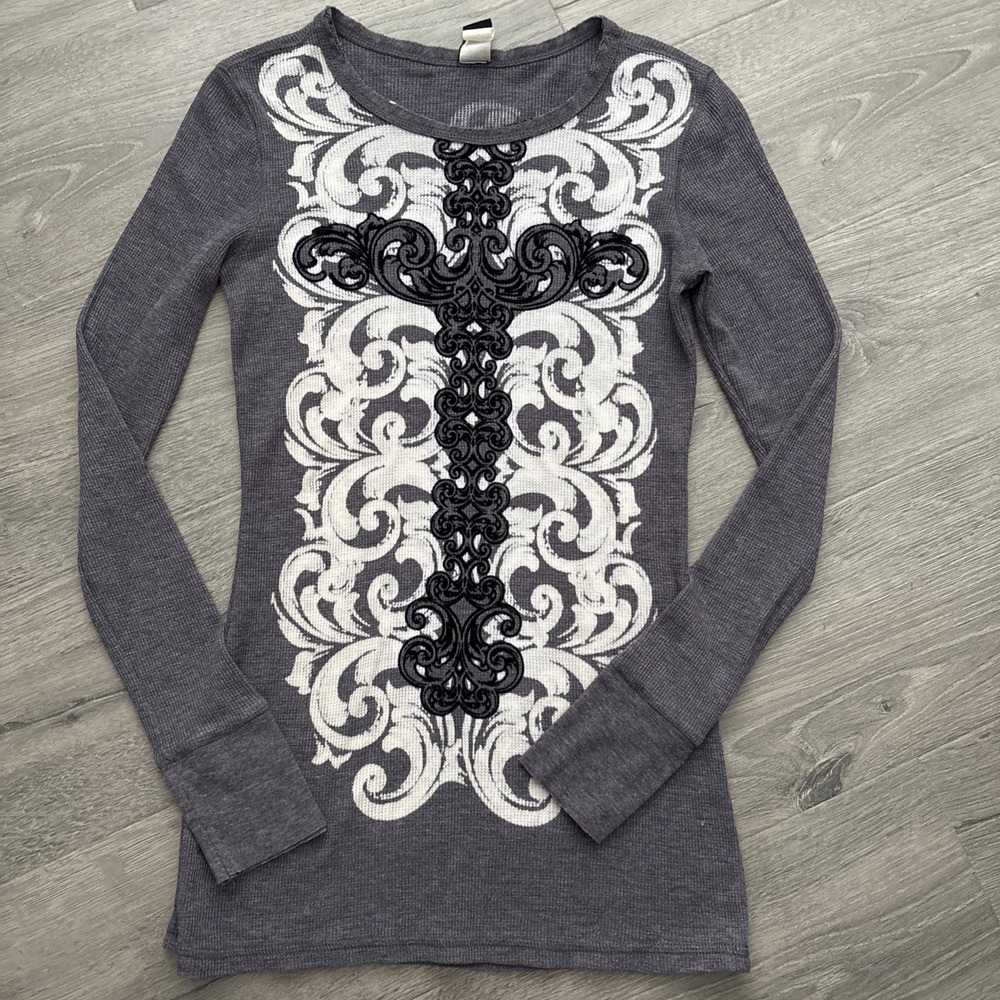 V.1 Couture Y2K Top Womens L Long sleeve graphic tee Cross scroll pattern